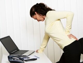 Ból pleców jest częstym problemem z wieloma przyczynami. 