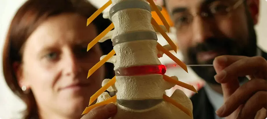 przepuklina międzykręgowa z osteochondrozą